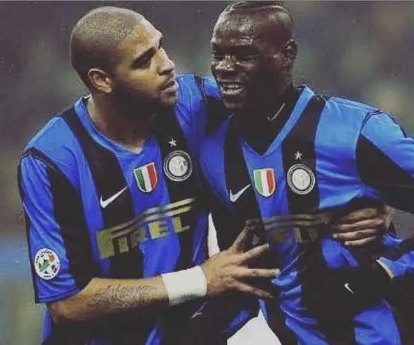 Balotelli e Adriano Imperador, quando jogaram juntos na Inter de Milão