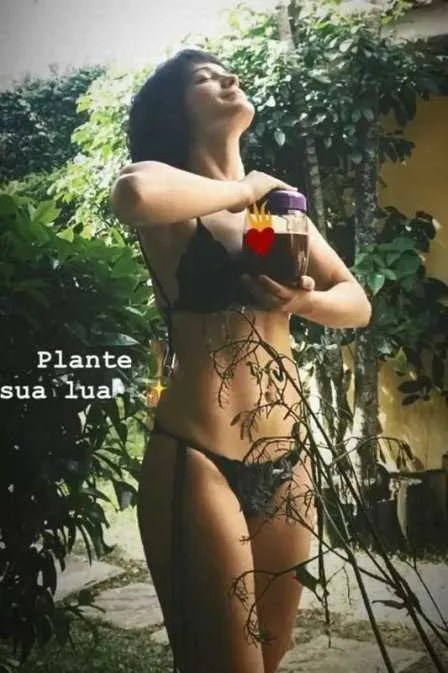 Imagem ilustrativa da imagem Atriz Bianca Bin faz ritual com sangue de menstruação: 'Plantar a lua'
