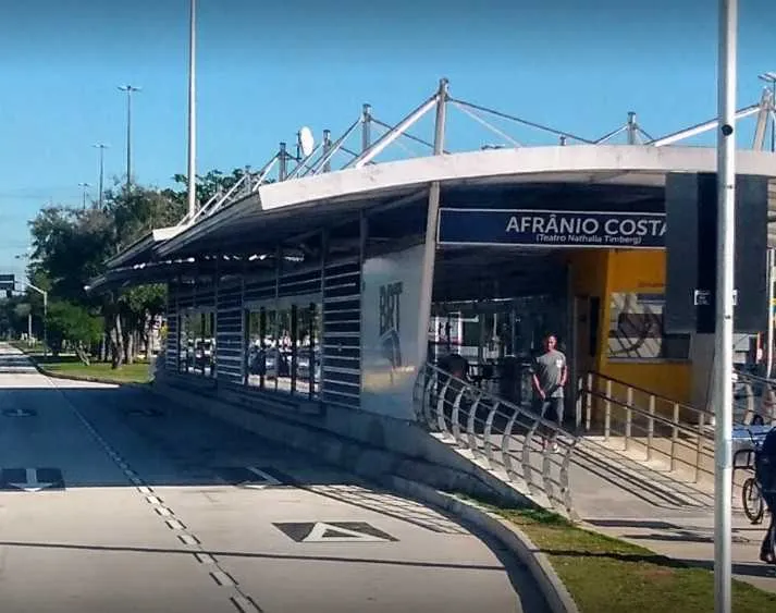Imagem ilustrativa da imagem Homem é preso por se masturbar dentro de BRT no Rio