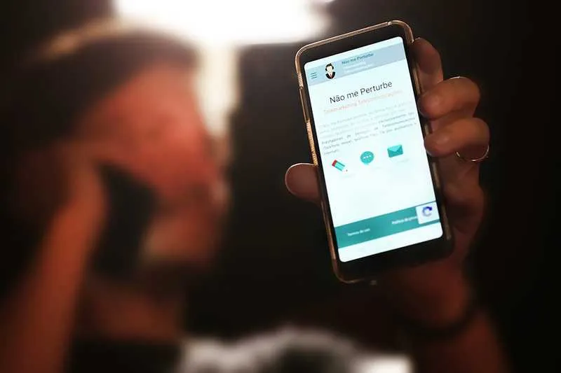 As pessoas que não desejarem receber chamada de operadoras de telecomunicação podem incluir seu nome no site