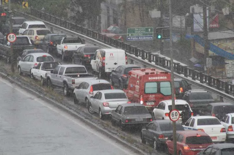 Há previsão de chuvas isoladas em São Gonçalo durante todo o dia