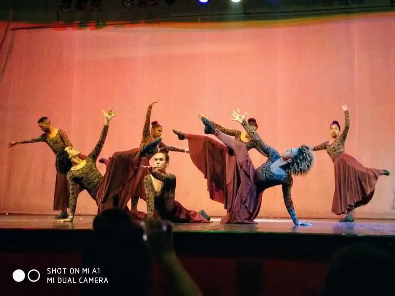 Com oito bailarinos há 5 anos, a Cia participa de diversas competições representando São Gonçalo
