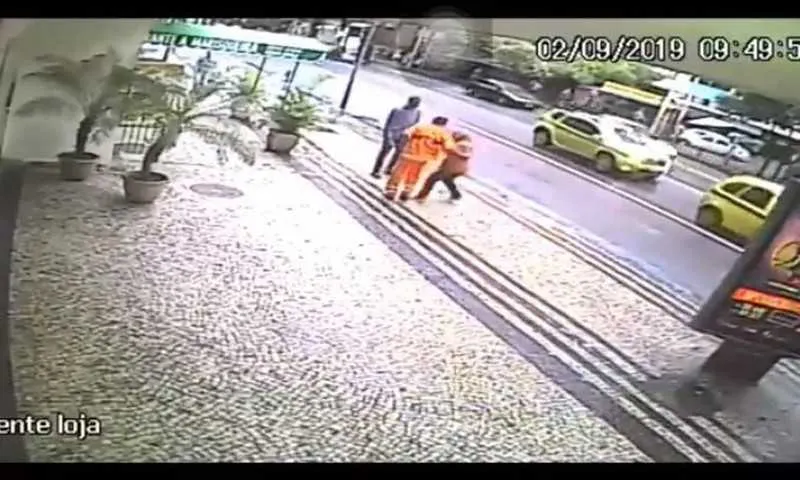 Homem usava disfarce de gari