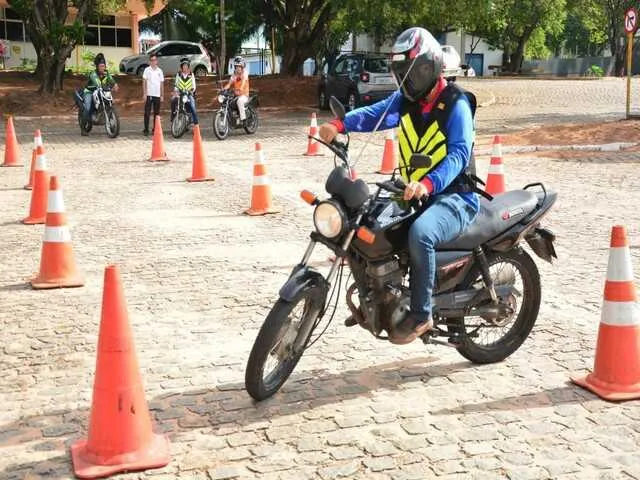 Imagem ilustrativa da imagem Detran-RJ recebe novas turnas de cursos de motofrete, mototáxi e transporte escolar