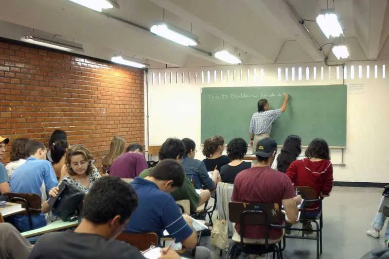 Hoje (3) falta um mês para o primeiro dia de prova do Enem