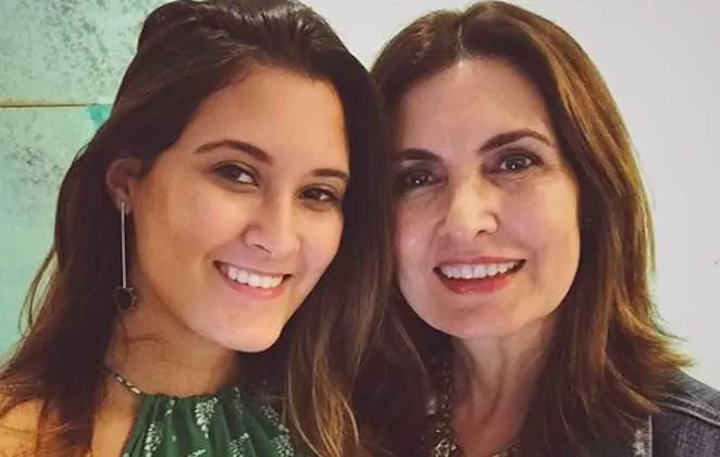 Beatriz Bonemer fala sobre relação com namorado da mãe, Túlio Gadelha