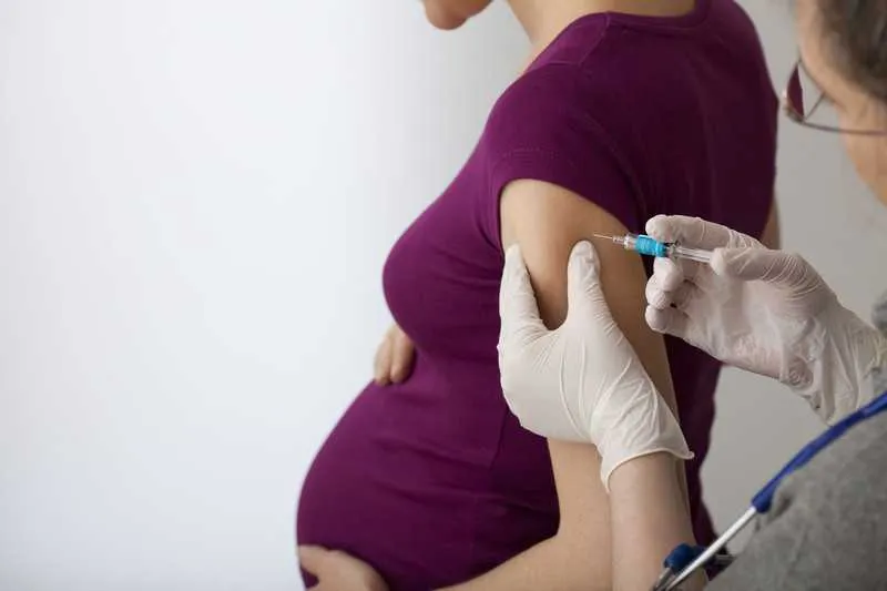 Imagem ilustrativa da imagem Vacinar gestante é fundamental para proteger bebê, segundo especialistas