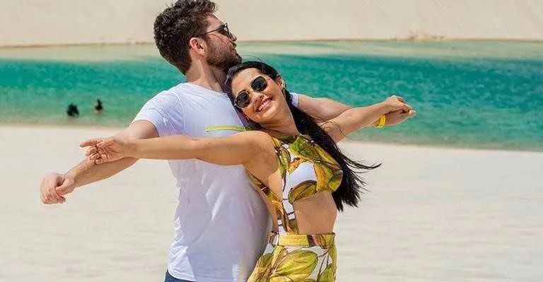 Casal não apagou as fotos juntos nas redes sociais 