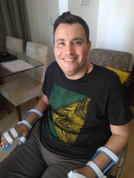 O professor de Química luta diariamente para voltar a realizar atividades básicas de sua vida