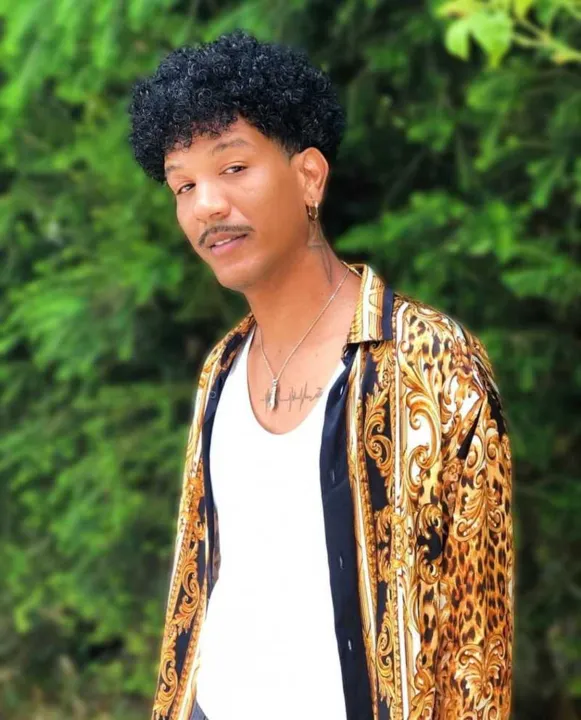 O cantor iniciou carreira no Jardim Catarina