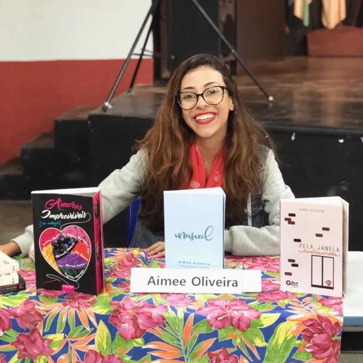 Aimee Oliveira foi premiada após receber 2,5 milhões de leituras no Wattpad