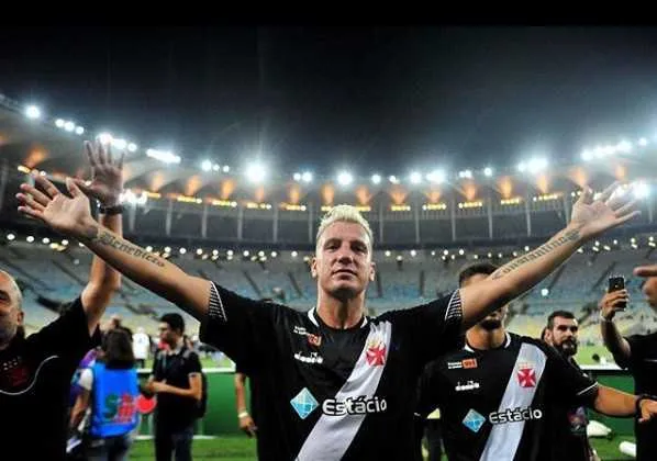 Maxi López ainda não acertou com nenhum outro clube