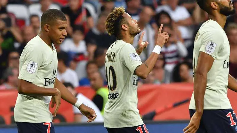 Jogador marca o gol da vitória para o clube 