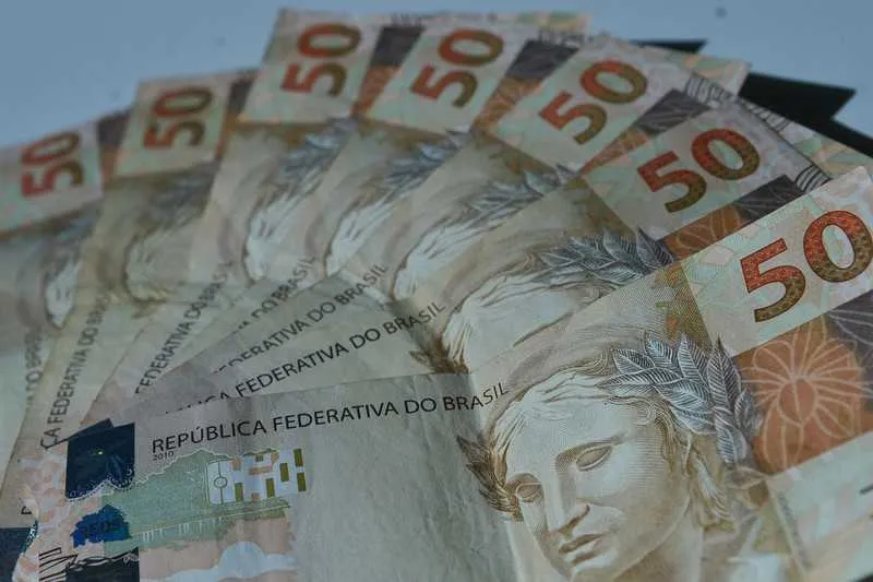 Também foram beneficiados com o descontingenciamento os ministérios da Saúde, que receberá R$ 700 milhões para aplicar no Sistema Único de Saúde (SUS).