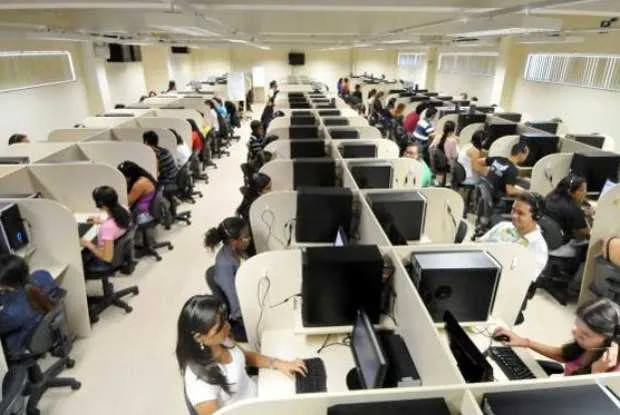 Entre as oportunidades, há vagas para consultor de vendas e operador de telemarketing