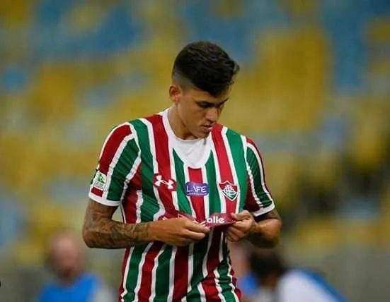 Revelado nas categorias de base do Fluminense, o ponta de lança foi convocado recentemente para integrar a Seleção Brasileira Olímpica