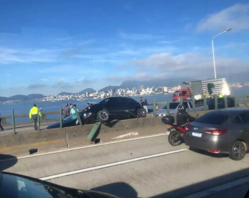 Batida envolve seis carros de passeio