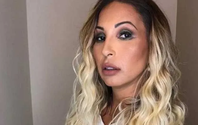 Ela tem a maleta 'Valesca Christian Grey'