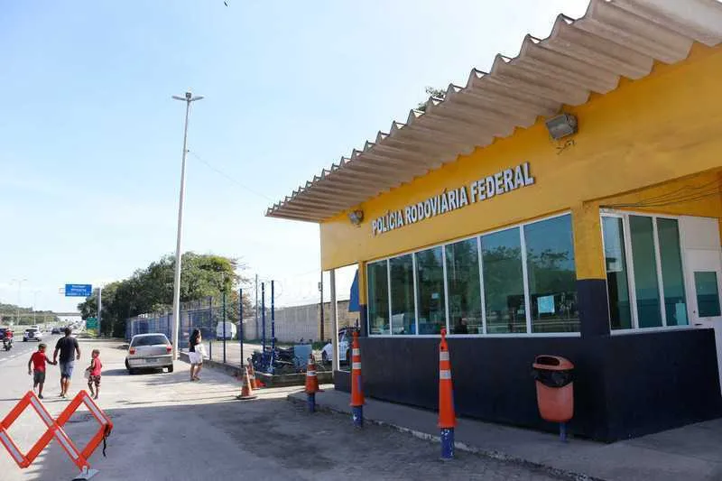 Veículo foi deixado na rodovia por volta das 8h30