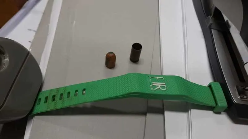 A pulseira foi reconhecida pela esposa de um dos vigilantes