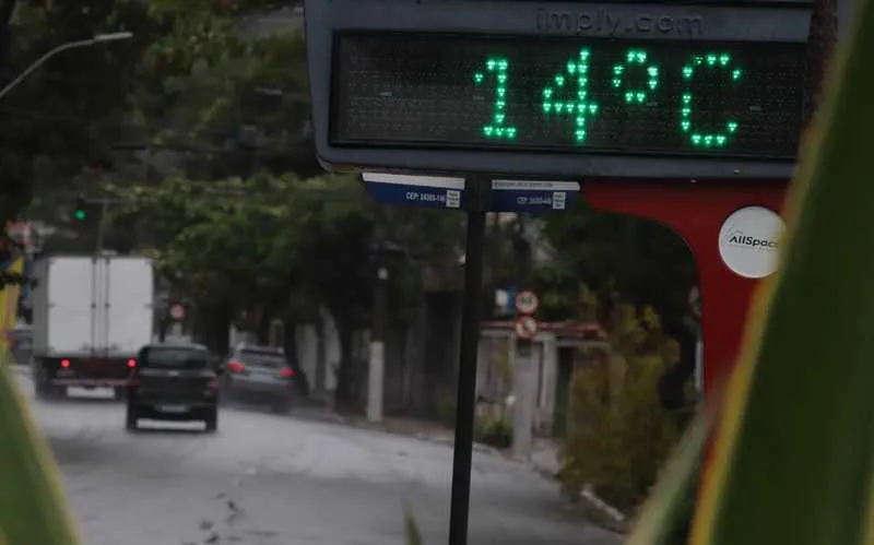 Em alguns pontos de Niterói, como no bairro São Francisco, termômetros chegaram a registrar 14ºC na tarde desta quarta