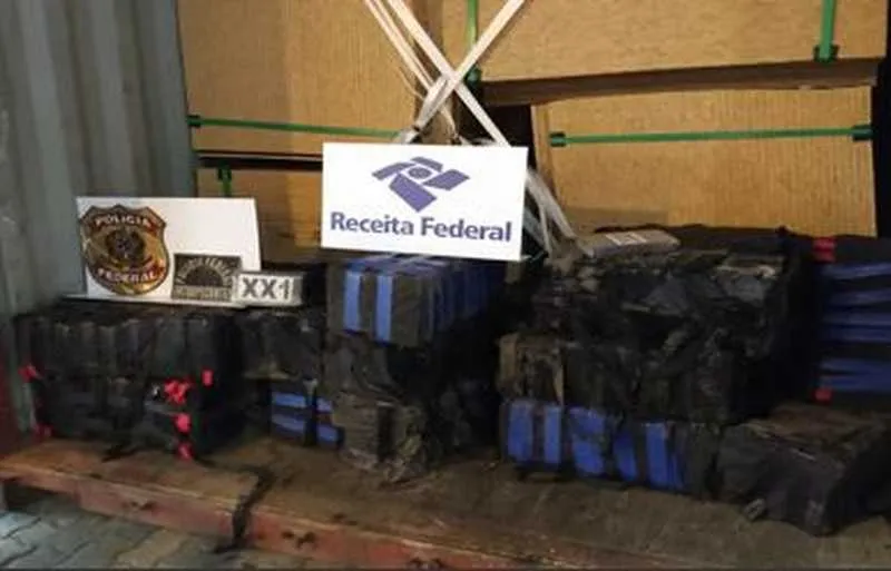 Droga encontrada foi encaminhada para a sede da especializada, na Praça Mauá.