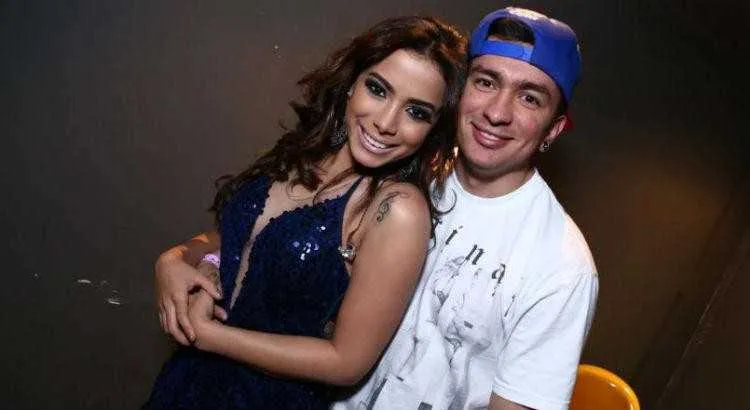 Anitta pede explicações ao irmão 