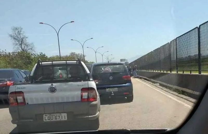 Imagem ilustrativa da imagem PM morre em grave acidente de moto na Linha Vermelha