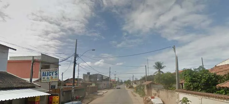 Imagem ilustrativa da imagem Motociclista para debaixo de carro em acidente em Maricá