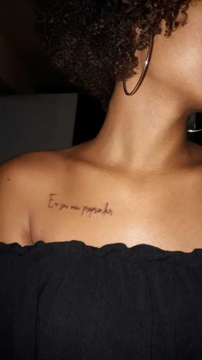 Mirella Barboza mostra tatuagem que fez de música que ajudou-a a superar situação difícil 
