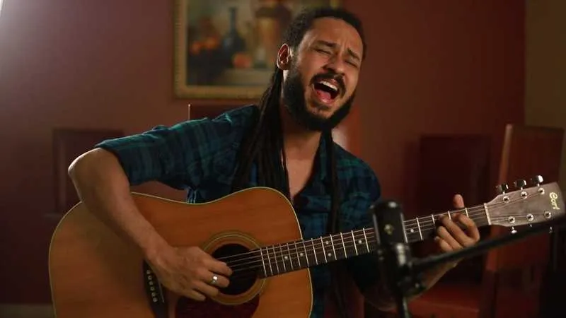 Bruno Albert é cantor e está a ponto de lançar seu EP nas principais plataformas de música 