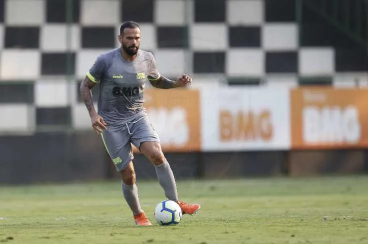 Leandro Castán se prepara em treinamento