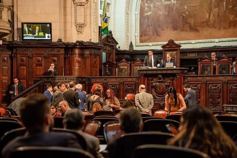 Projeto regulamenta licenciamento anual no Estado