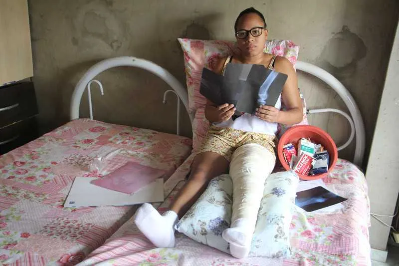 Com muitas dores, jovem não consegue levantar da cama e faz ‘vaquinha’ para realizar cirurgia