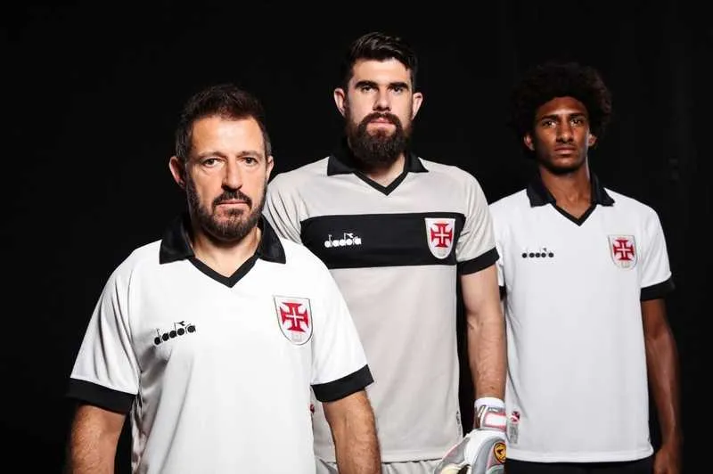 Ramon, Fernando Miguel e Talles exibem nova camisa 