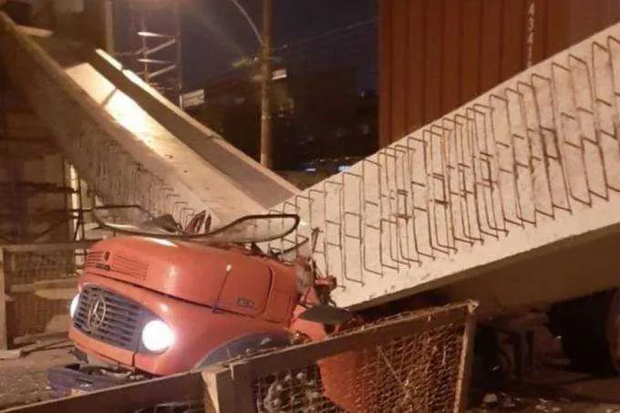 Acidente aconteceu na Avenida Brasil