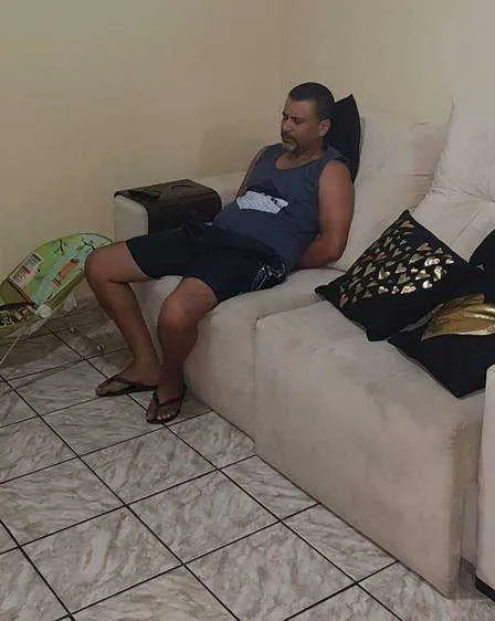 Suspeito foi preso dentro de uma casa em Itaboraí