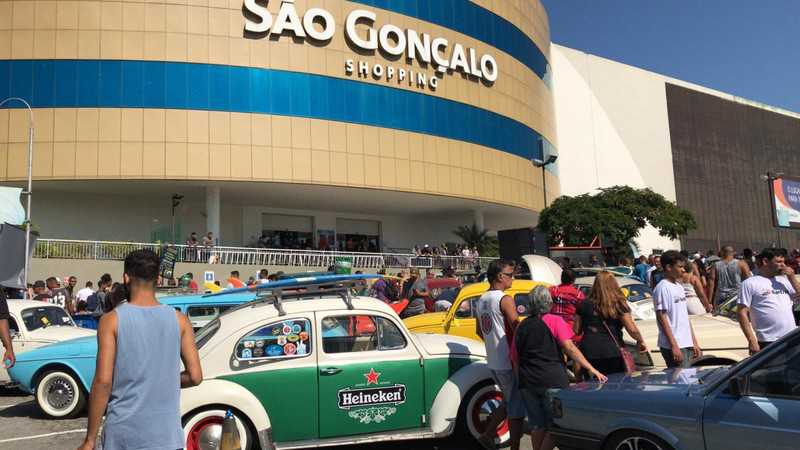 São Gonçalo Shopping realiza exposição de carros rebaixados