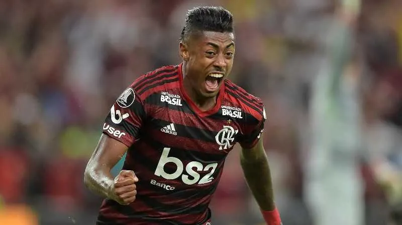 Imagem ilustrativa da imagem Flamengo vence clássico por 2 a 0 com Maracanã lotado