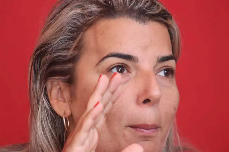 Renata consegue distinguir luzes 