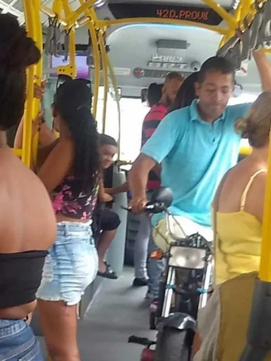Homem conseguiu entrar no BRT e fez o trajeto que liga Divina Providência até o Fundão.