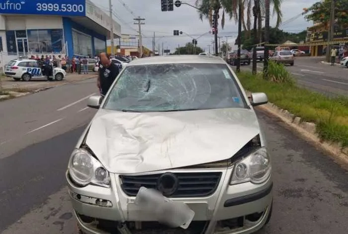Imagem ilustrativa da imagem Mãe e filha são atropeladas e mortas por carro em alta velocidade