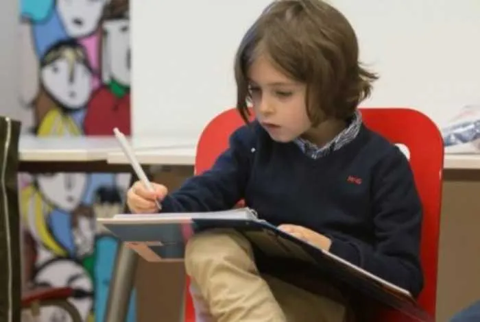 Laurent, de apenas 9 anos, vai se formar em engenharia elétrica em dezembro deste ano