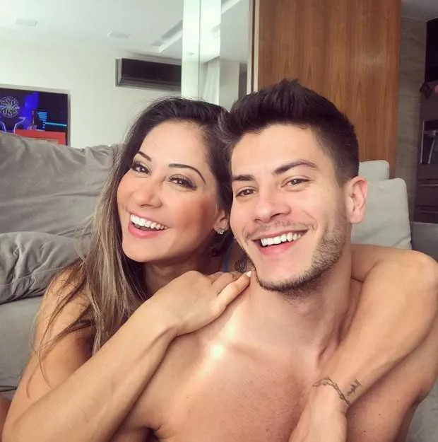 Mayra revela que é difícil conciliar vida pessoal com profissional 