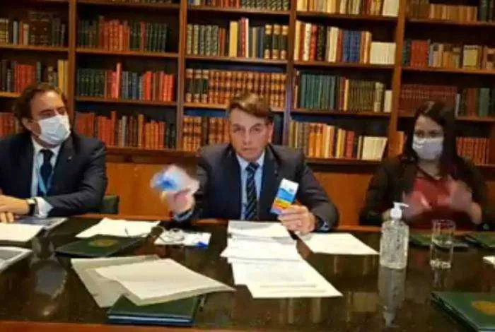 Durante sua tradicional live, o presidente criticou duramente o fechamento de casas lotéricas