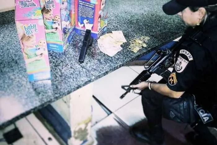 Os materiais foram apreendidos pela polícia