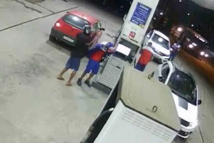 Frentistas são agredidos durante assalto em posto de combustível