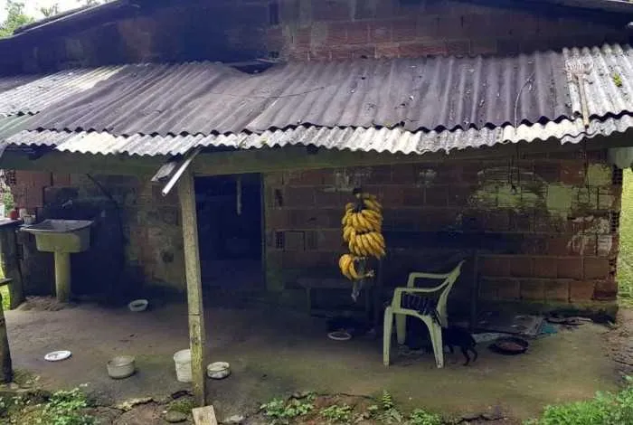 Cativeiro fica em mata de difícil acesso