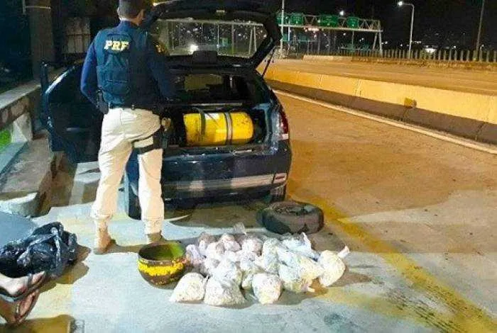 PRF apreende droga na BR-101