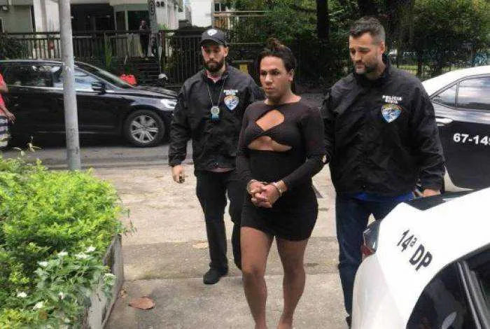 Imagem ilustrativa da imagem Travesti suspeita de assaltar moradores é presa no Rio